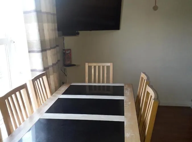 Nyaraló 4 Bedroom By The Sea