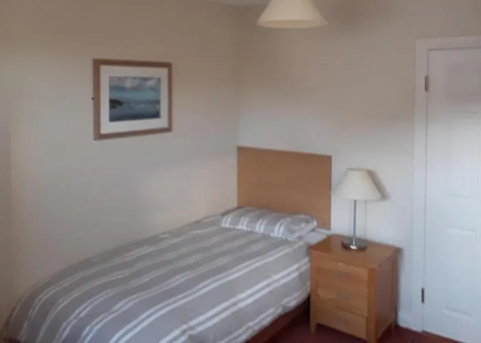 Nyaraló 4 Bedroom By The Sea