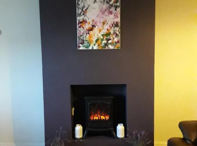 4 Bedroom By The Sea בית נופש *