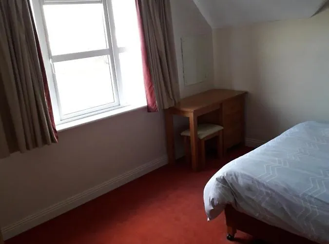 4 Bedroom By The Sea בית נופש