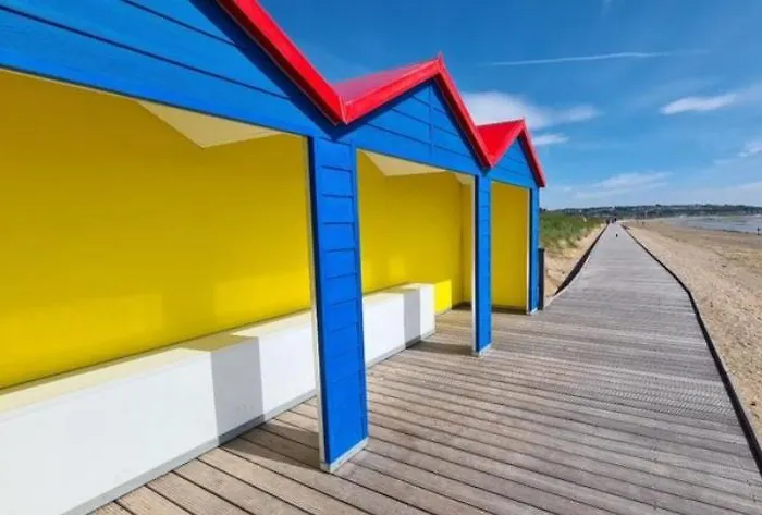 4 Bedroom By The Sea בית נופש קורק